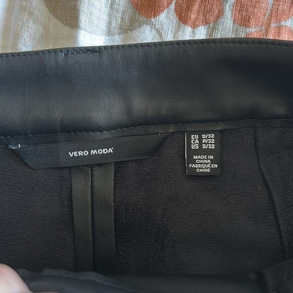 Vero Moda Mid Rise Vegan Black Leather Trousers Pants  Size Small - Picture 9 of 12